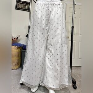 White fancy plazzo pants/ fancy wide-legs pants